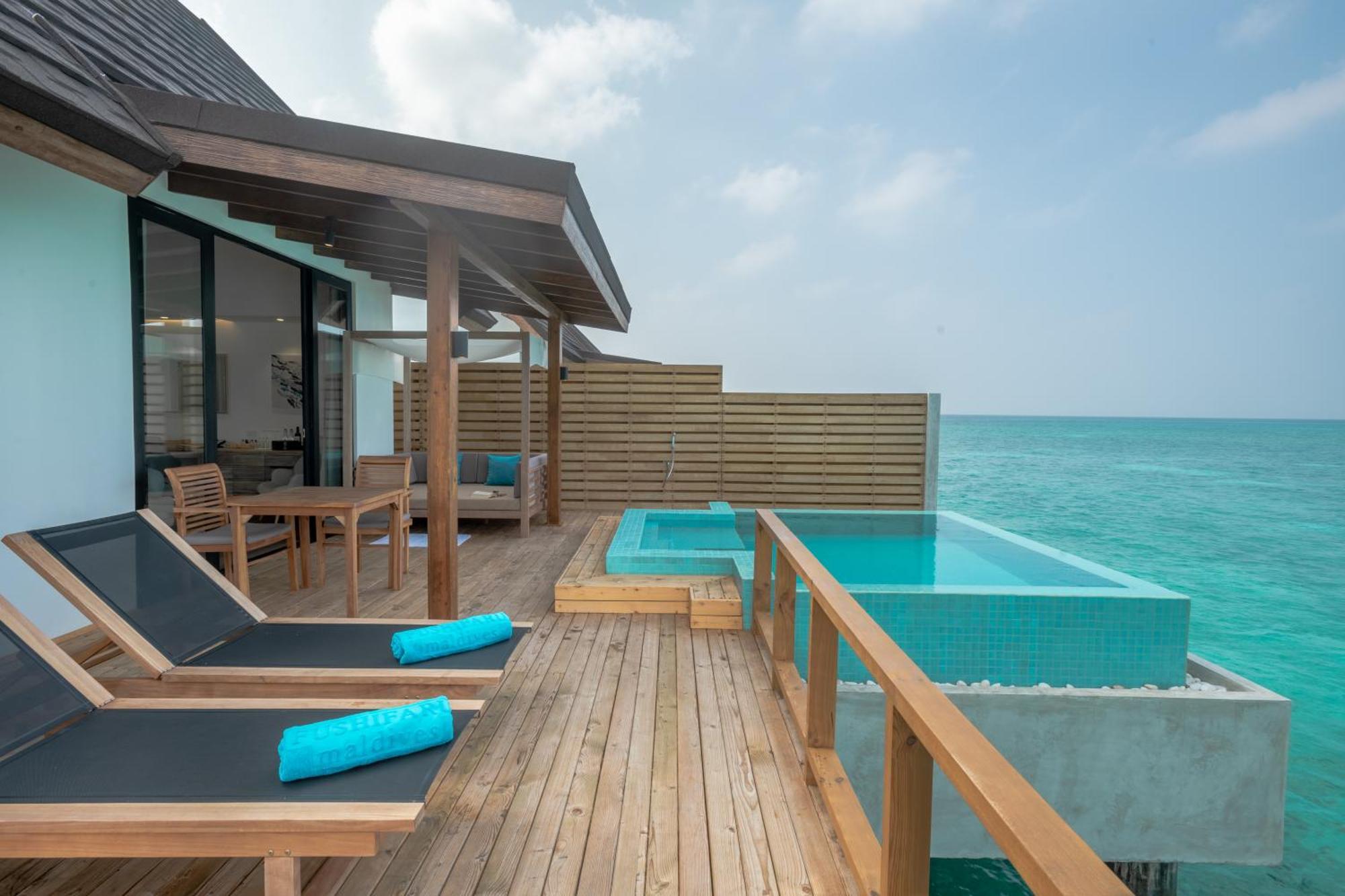 Villa sull'Acqua con Piscina Privata e Accesso Gratuito alla lounge dell’idrovolante all'Arrivo